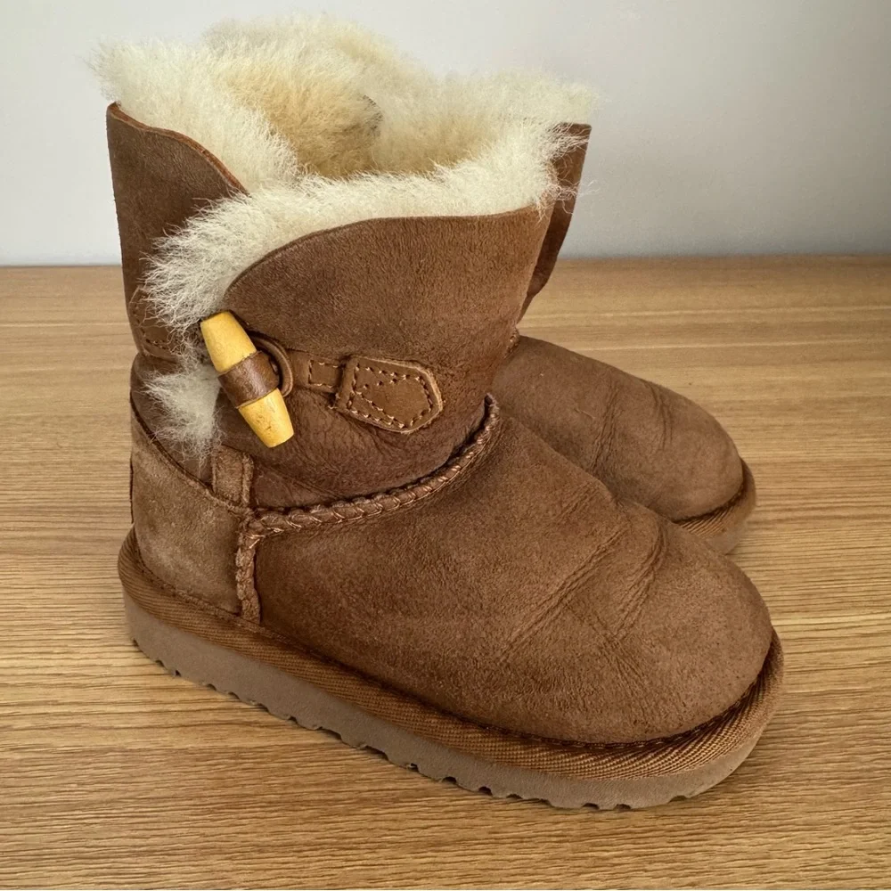 UGG Kid’s Toggle Boots Booties Shearling Size 8